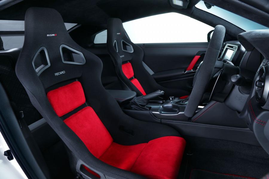 Интерьер Nissan GT-R Nismo N Attack Package 2017 года  (фото 9 из 10)